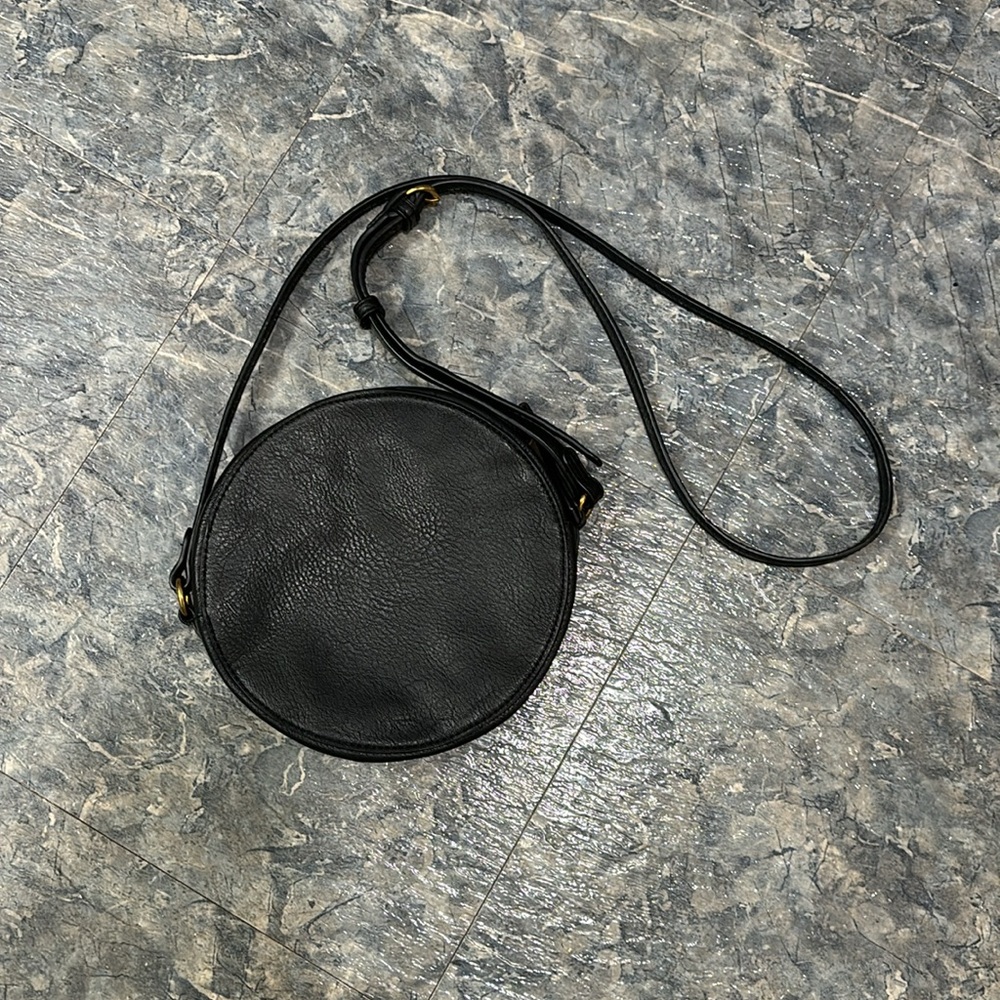 Universal Thread Crossbody - image 2